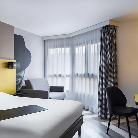 Ibis Styles Nice Centre Port Exterior photo