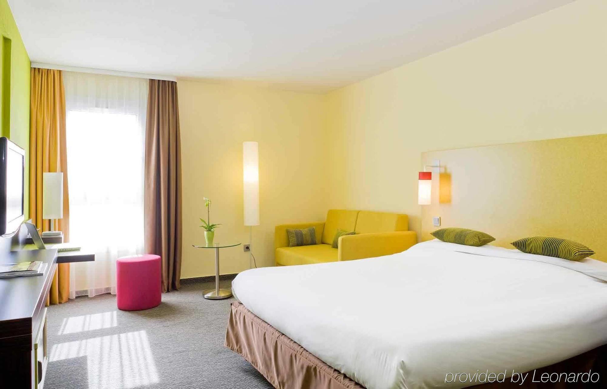Ibis Styles Centre Port Nice