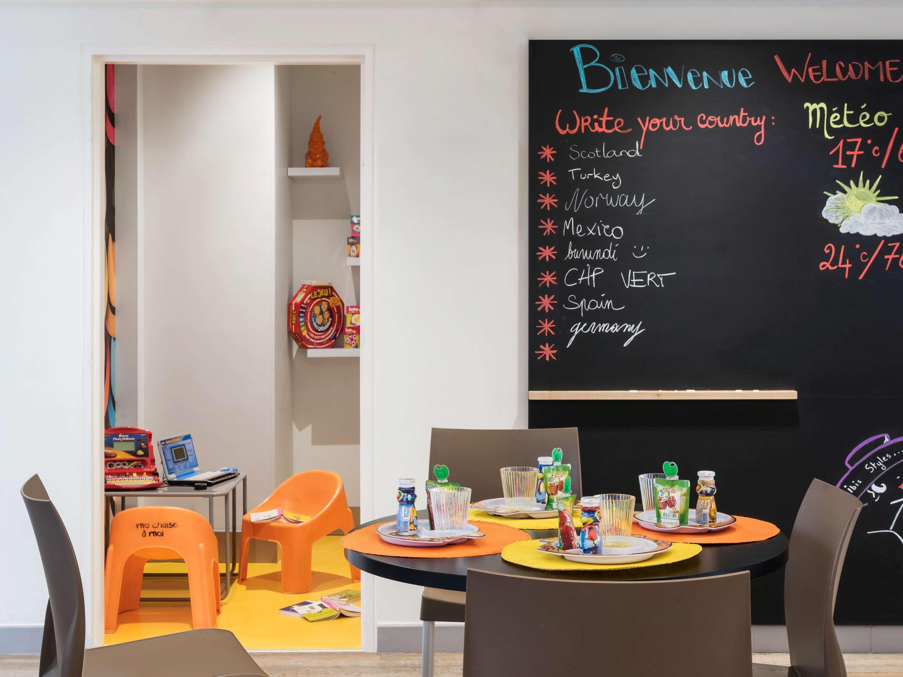 Ibis Styles Centre Port Hotel 3*