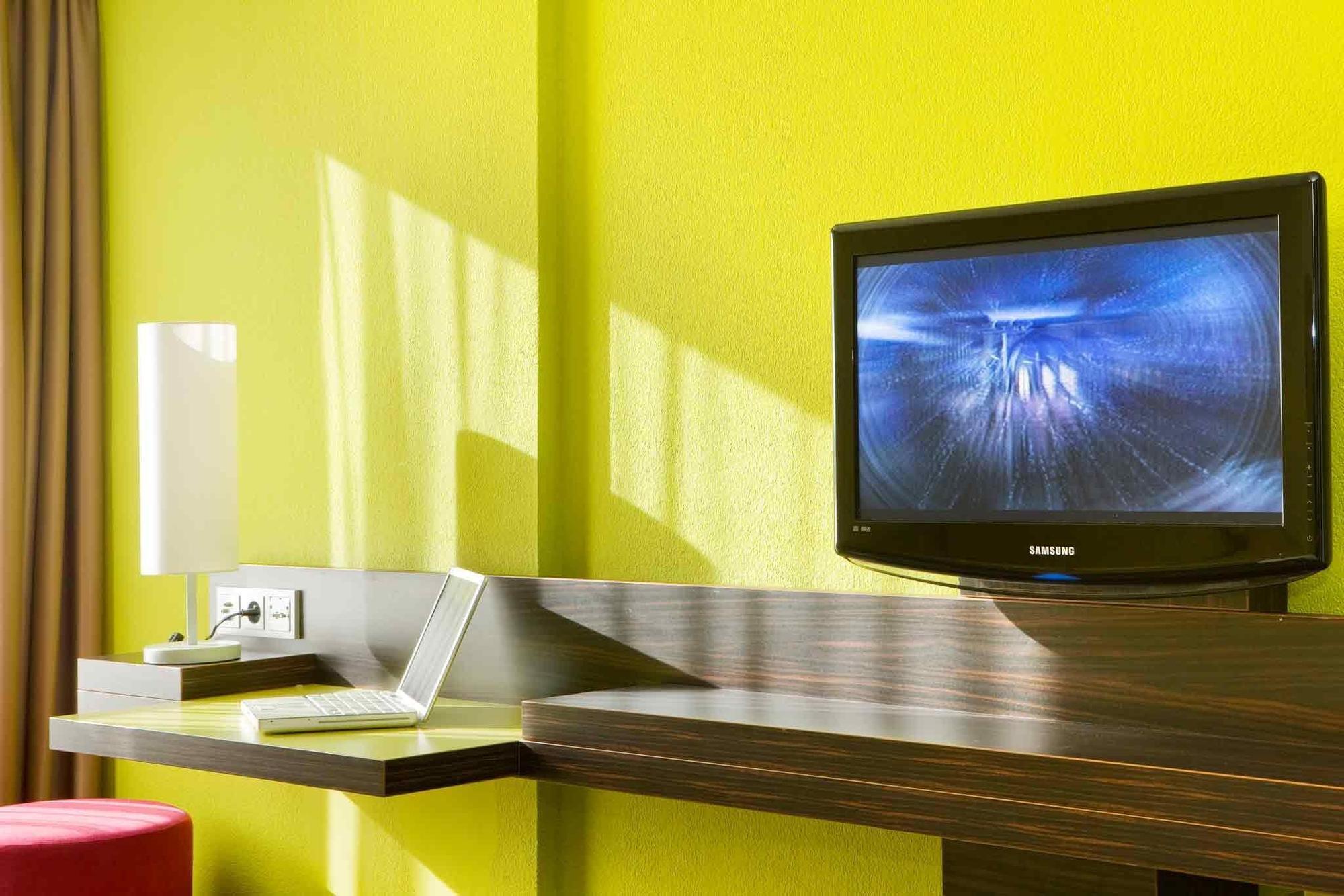 Ibis Styles Centre Port Nizza